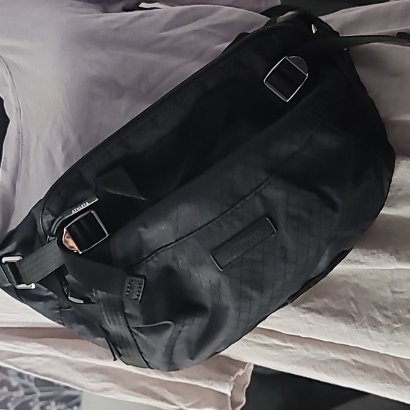 🗻 ATHLETA Stylish Black Crossbody or Fanny Pack Bag - Picture 6 of 10